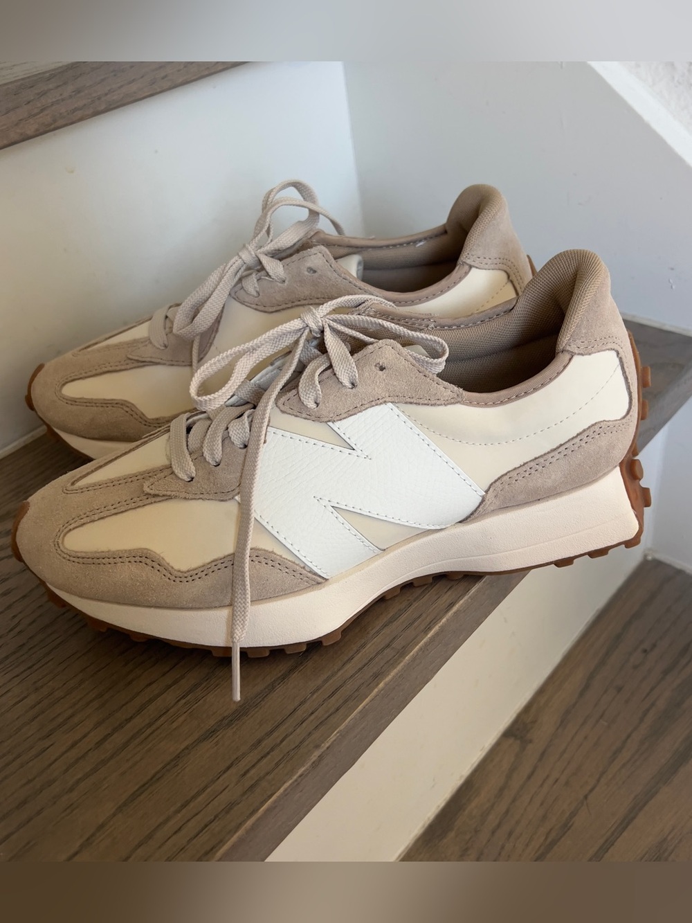New Balance Exclusive 327 Sneakers in Timberwolf / Sea Salt - Picture 5 of 7